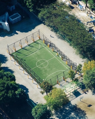Cancha de fútbol en un vecindario